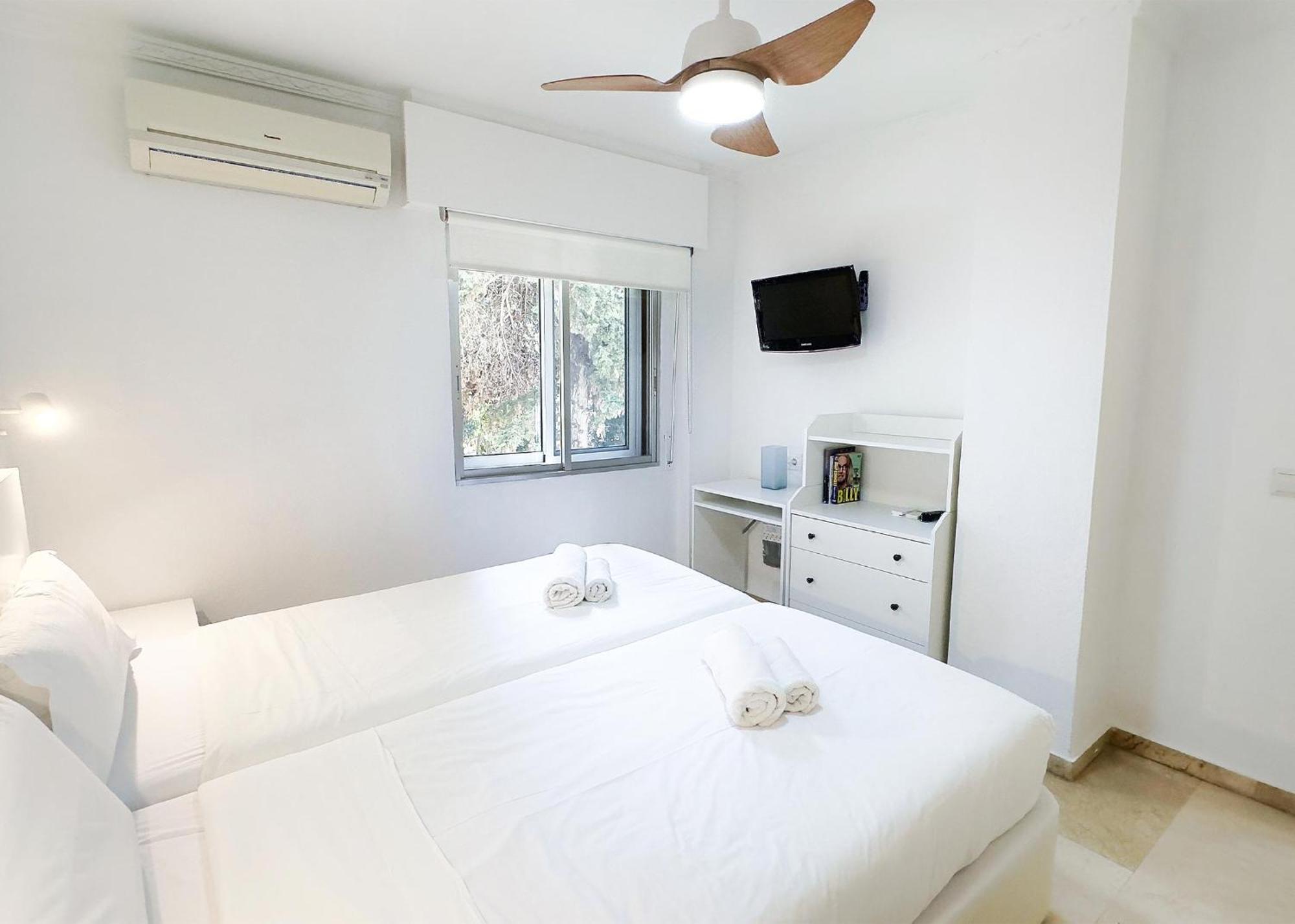 1 Bedroom Apartment Second Line Beach- Parque Marbella Building Exterior foto